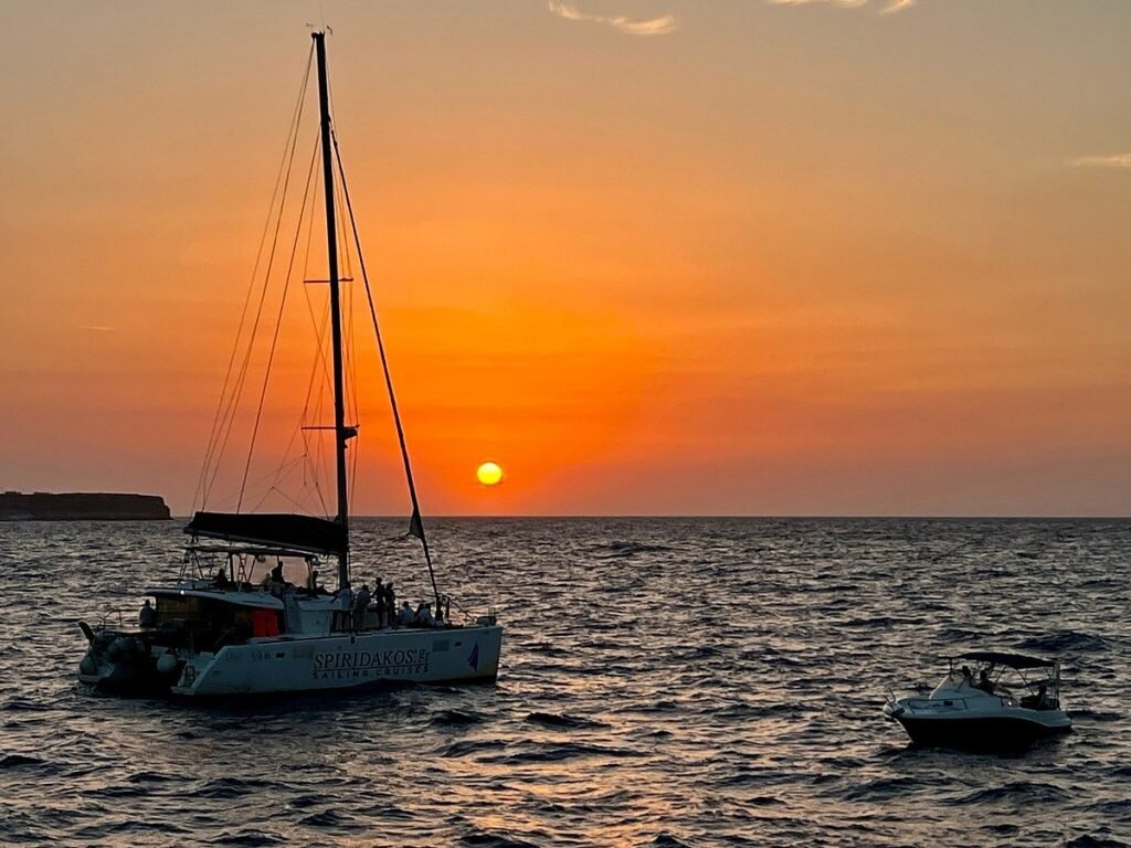 Boottocht 
Het rode strand van Santorini Een paradijselijke bestemming