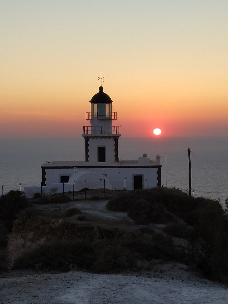 Akritori Santorini
De betoverende vuurtoren van Santorini: Faros verkennen