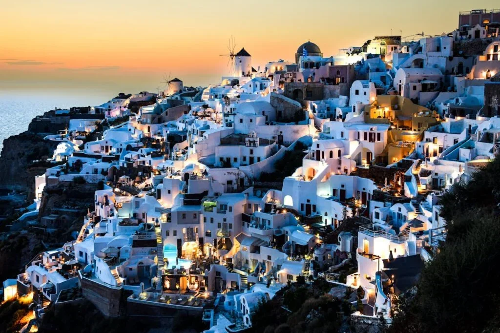 De ultieme inpaklijst voor een onvergetelijke vakantie op Santorini